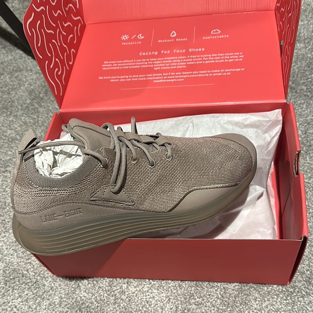 Lane-Eight HIIT Trainer Men’s athletic tennis shoes‎ size 9.5 NIB in beige grey